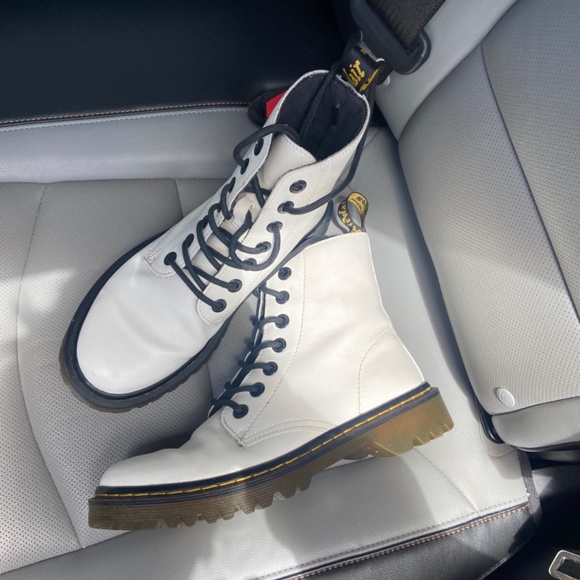 Doc Martens - womens size 7 - Picture 2 of 2